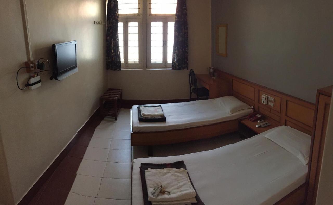 Hotel Satkar Cafeteria เบลกวม ภายนอก รูปภาพ
