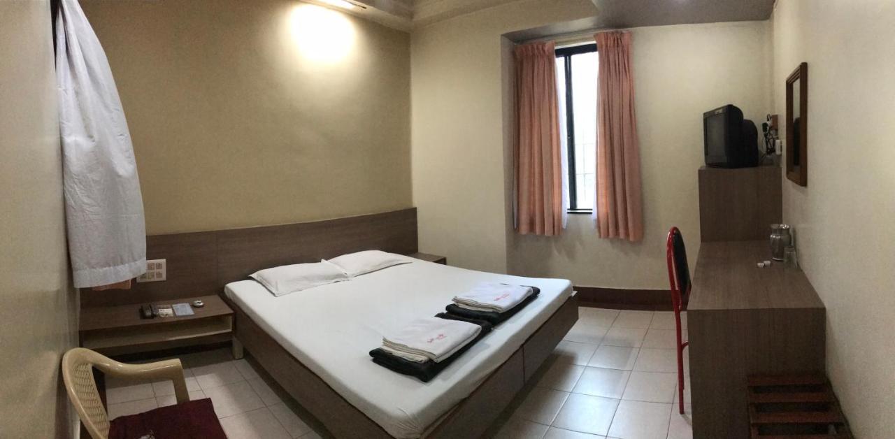Hotel Satkar Cafeteria เบลกวม ภายนอก รูปภาพ