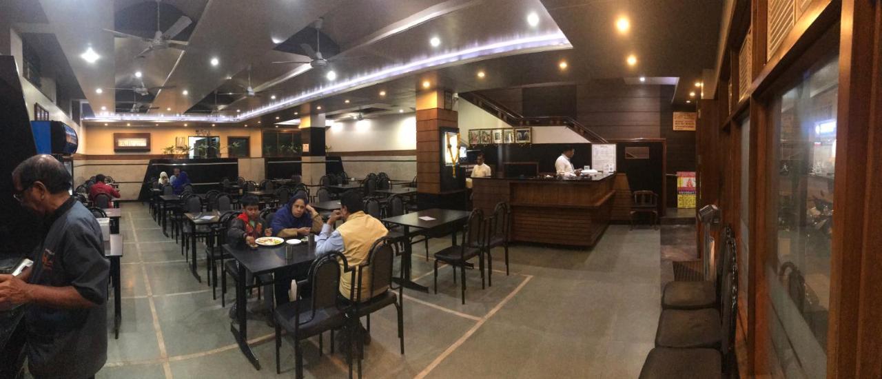 Hotel Satkar Cafeteria เบลกวม ภายนอก รูปภาพ