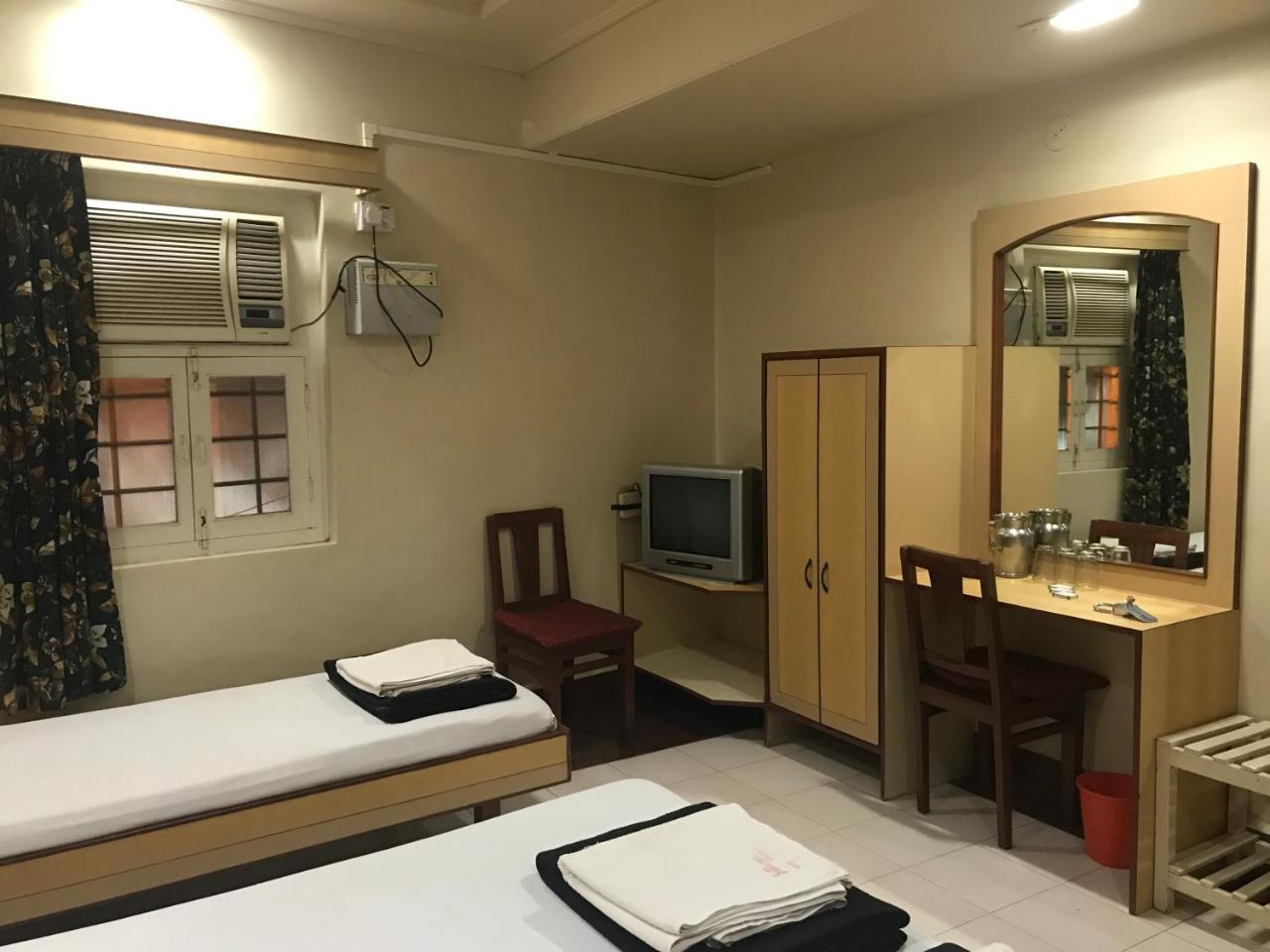 Hotel Satkar Cafeteria เบลกวม ภายนอก รูปภาพ